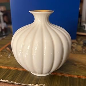 Lenox Sweetbriar Collection Bud Vase Gold Top